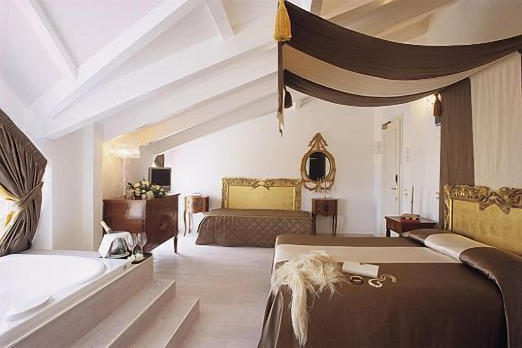 M Glamour Hotel Gabicce Mare Bagian luar foto