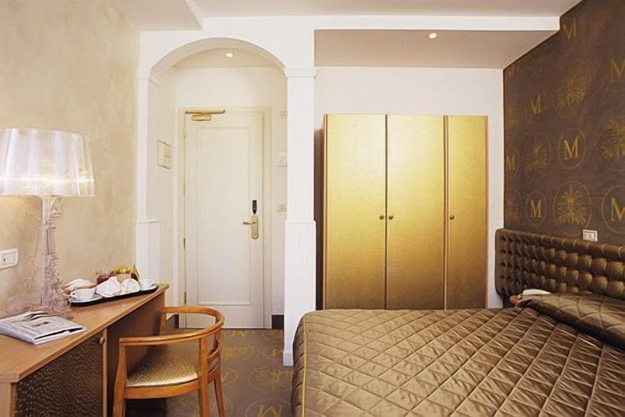 M Glamour Hotel Gabicce Mare Bagian luar foto