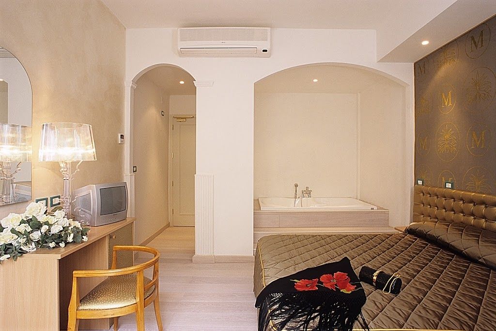 M Glamour Hotel Gabicce Mare Bagian luar foto